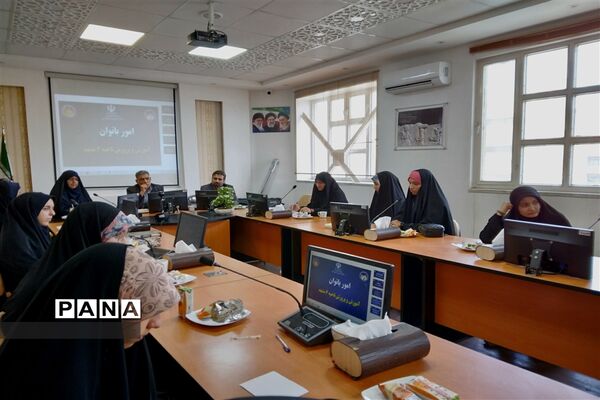 نشست هم‌اندیشی نخبگان دانش‌آموزی آموزش و پرورش ناحیه۶ به مناسبت روز دختر