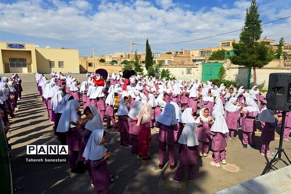 برپایی جشن روز دختر در دبستان دخترانه عفت ناحیه یک یزد
