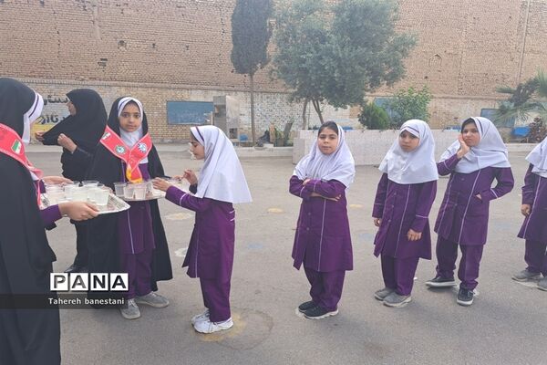 برپایی جشن روز دختر در دبستان دخترانه عفت ناحیه یک یزد