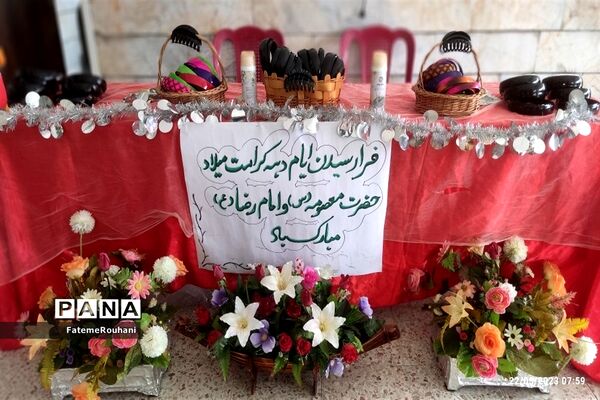 اهدای جوایز به دانش‌‌آموزان به‌مناسبت روز دختر در شهرستان خلیل‌آباد