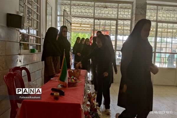 اهدای جوایز به دانش‌‌آموزان به‌مناسبت روز دختر در شهرستان خلیل‌آباد