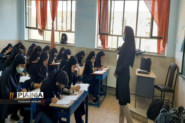 برگزاری امتحانات نهایی در دبیرستان شایستگان و شهید‌همت ملارد