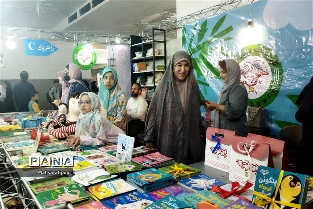 بازدید هنرمندان شهرستان قرچک از نمایشگاه بین‌المللی کتاب