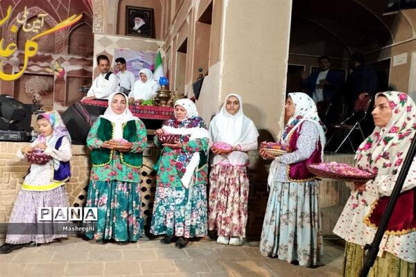 آیین ملی گل غلتان در خانه  تاریخی آل یاسین کاشان