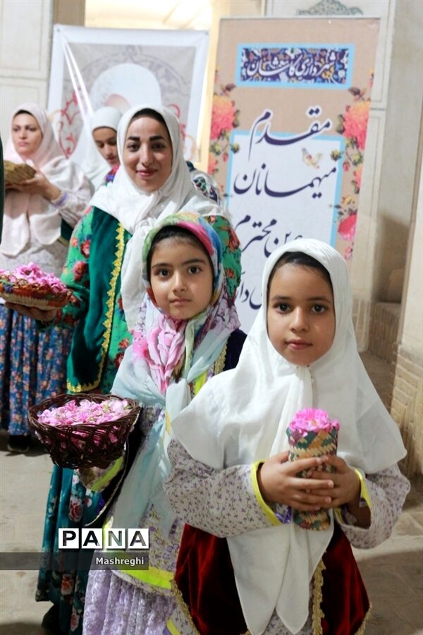 آیین ملی گل غلتان در خانه  تاریخی آل یاسین کاشان