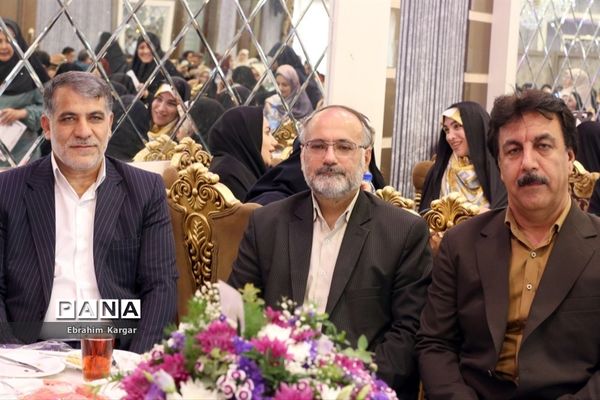 آیین تجلیل از معلمان نمونه استانی، منطقه‌ای و پژوهنده منطقه ۵