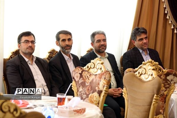 آیین تجلیل از معلمان نمونه استانی، منطقه‌ای و پژوهنده منطقه ۵