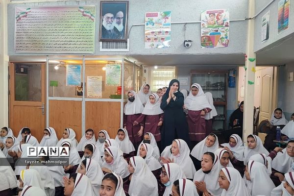 جشن ولادت حضرت معصومه(س) و روز دختر در دبستان حضرت زهرا(س) یک رودهن