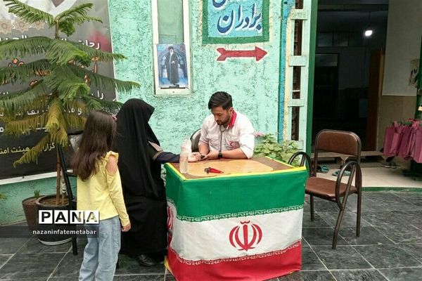 برپایی غرفه فروش محصولات فرهنگی در ‌مسجد امام حسین(ع) شهرستان فیروزکوه