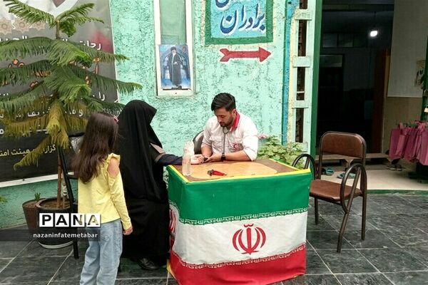 برپایی غرفه فروش محصولات فرهنگی در ‌مسجد امام حسین(ع) شهرستان فیروزکوه