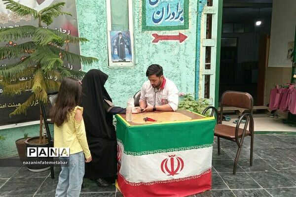 برپایی غرفه فروش محصولات فرهنگی در ‌مسجد امام حسین(ع) شهرستان فیروزکوه