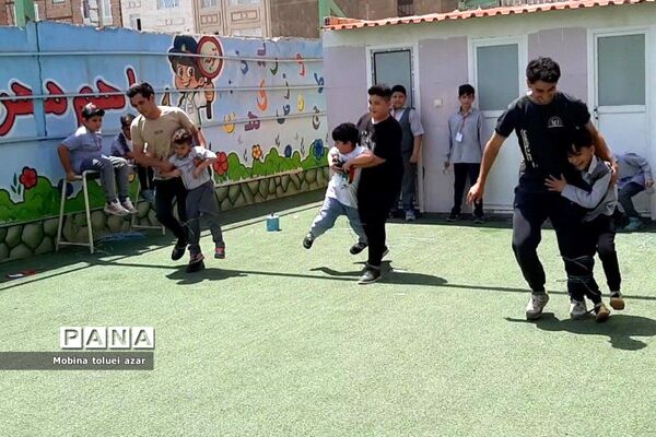برگزاری مسابقه پدر و پسر در دبستان برهان علم ناحیه یک بهارستان