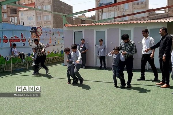 برگزاری مسابقه پدر و پسر در دبستان برهان علم ناحیه یک بهارستان