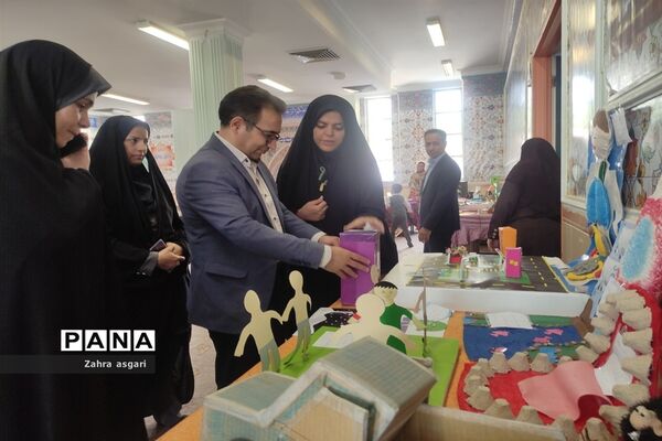 نمایشگاه دست‌سازه‌های آموزشی و خلاق مربیان کودکستان‌ها در ملارد