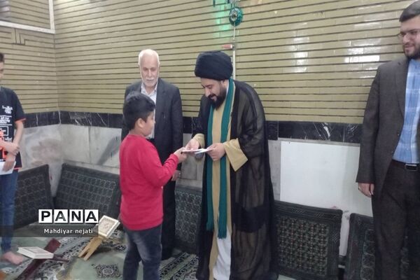 جلسات هفتگی معرفتی و اخلاقی امام جمعه رودهن با نوجوانان و جوانان