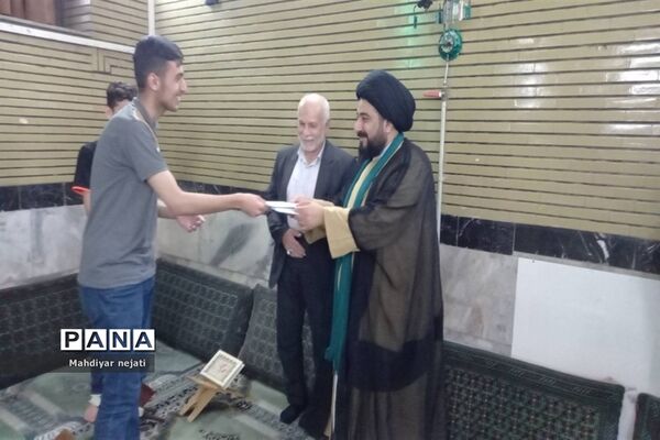 جلسات هفتگی معرفتی و اخلاقی امام جمعه رودهن با نوجوانان و جوانان