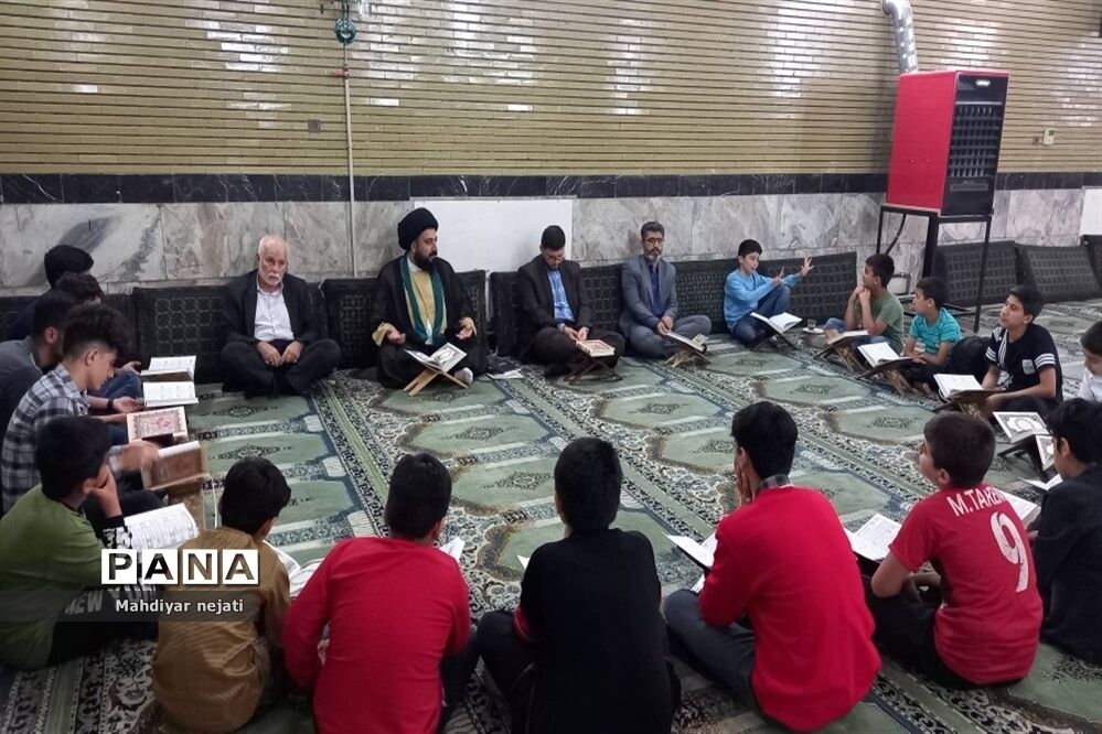 جلسات هفتگی معرفتی و اخلاقی امام جمعه رودهن با نوجوانان و جوانان