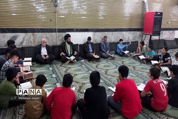 جلسات هفتگی معرفتی و اخلاقی امام جمعه رودهن با نوجوانان و جوانان