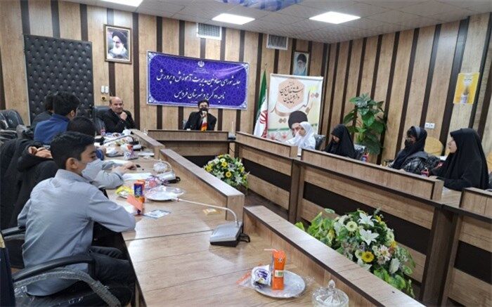 شورای دانش‌آموزی در مدارس نقش مهم و کلیدی دارند
