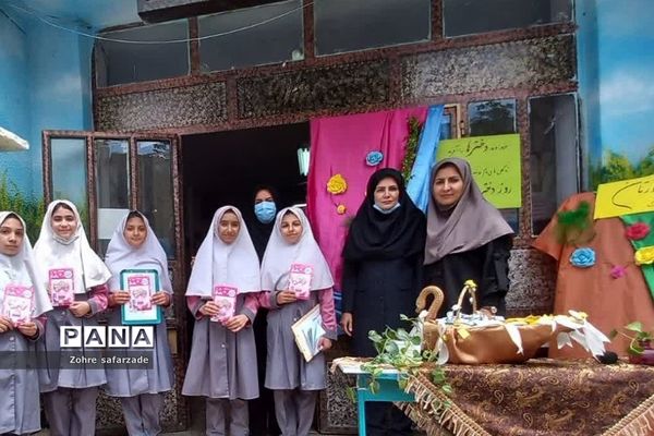 مراسم روز دختر و ولادت حضرت معصومه(س) در دبستان پروین اعتصامی رودهن