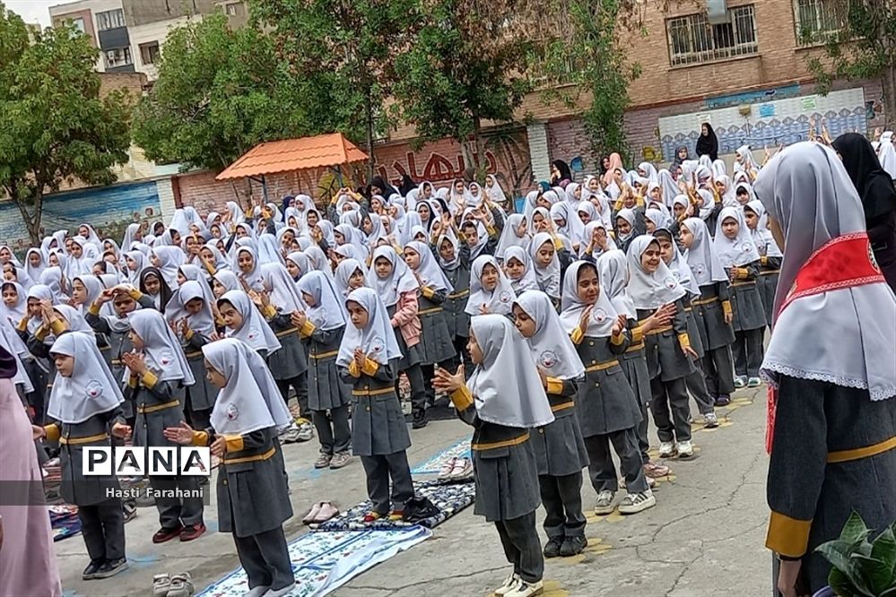 مراسم روز دختر در مدرسه دخترانه ریحانه‌النبی شهرستان قرچک‌