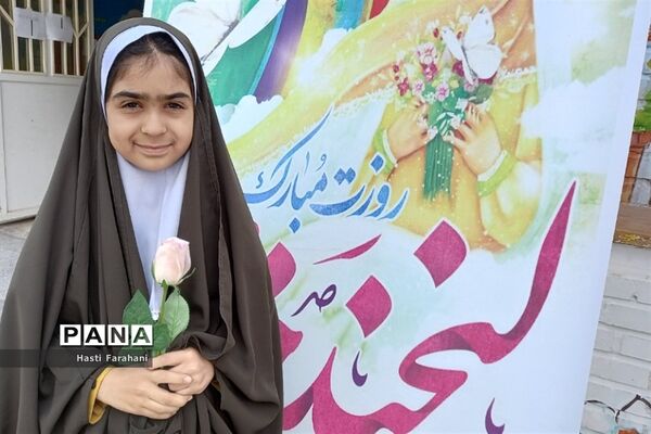 تقدیر از دختران باحجاب فاطمی مدرسه شاهد ریحانه‌النبی شهرستان قرچک‌