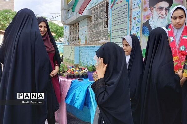 تقدیر از دختران باحجاب فاطمی مدرسه شاهد ریحانه‌النبی شهرستان قرچک‌