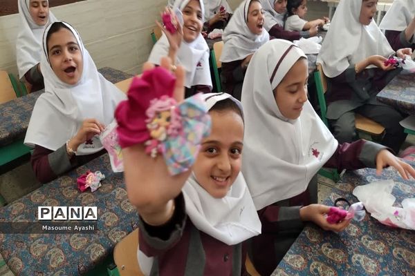 برپایی جشن روز دختر در دبستان شاهد نیک‌اندیشان ناحیه یک یزد