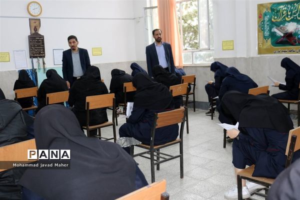 بازدید مدیر آموزش و پرورش شهرستان قدس از روند امتحانات نهایی