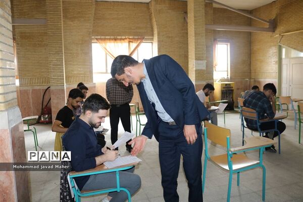 بازدید مدیر آموزش و پرورش شهرستان قدس از روند امتحانات نهایی