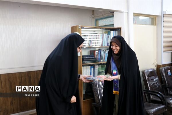 نشست معاونت پرورشی و اعضای مجلس دانش‌آموزی ناحیه ۵ مشهد با رئیس سازمان دانش‌آموزی