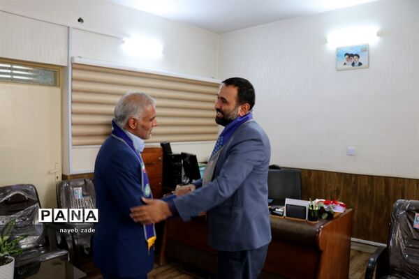 نشست معاونت پرورشی و اعضای مجلس دانش‌آموزی ناحیه ۵ مشهد با رئیس سازمان دانش‌آموزی