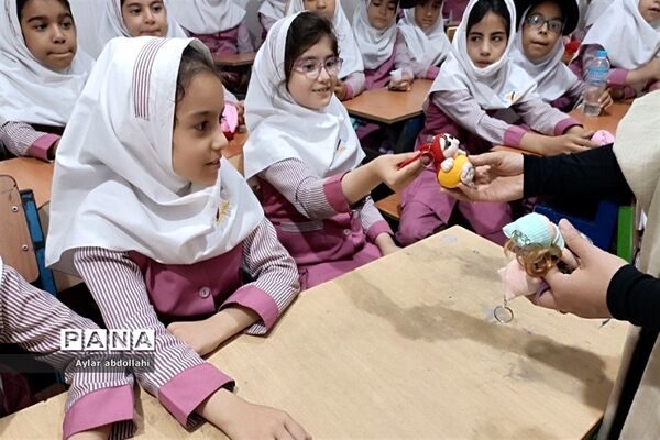 تقدیرمعلمان از دانش‌آموزان نجمه شهرستان قرچک
