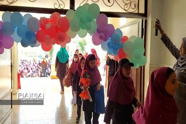 جشن میلاد بانوی کرامت در مدارس منطقه چهاردانگه
