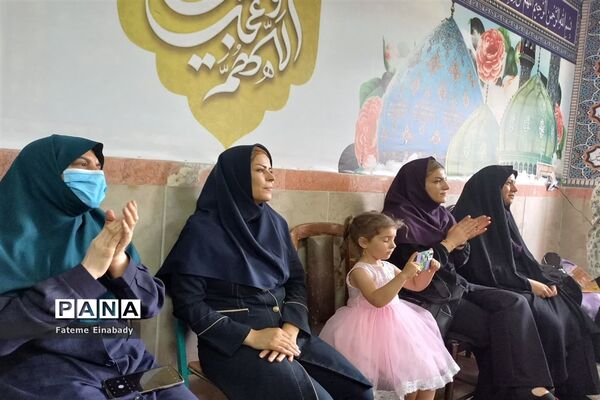 جشن فارغ‌التحصیلی و روز دختر در مدرسه حاجیه نوری ملارد