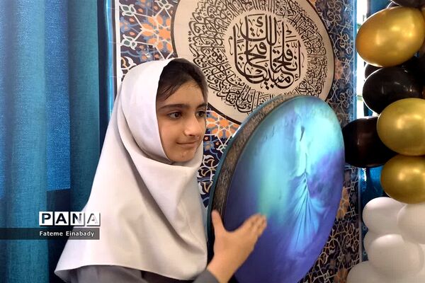 جشن فارغ‌التحصیلی و روز دختر در مدرسه حاجیه نوری ملارد