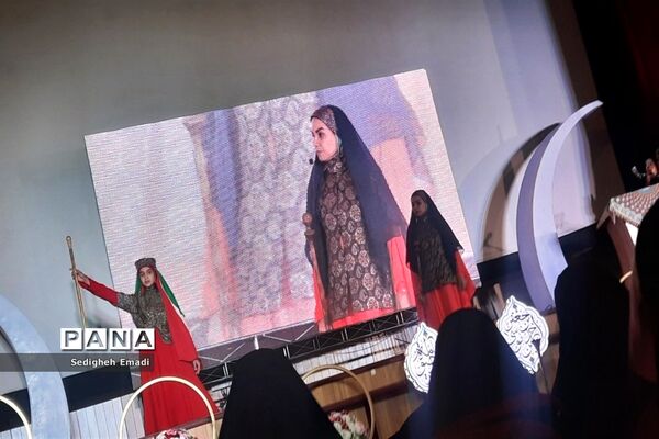مراسم تجلیل از دانش‌آموزان دختر به‌مناسبت روز دختر