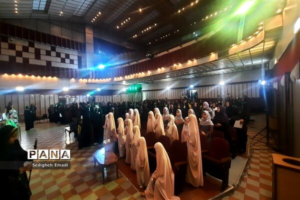 مراسم تجلیل از دانش‌آموزان دختر به‌مناسبت روز دختر
