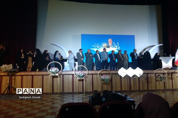 مراسم تجلیل از دانش‌آموزان دختر به‌مناسبت روز دختر