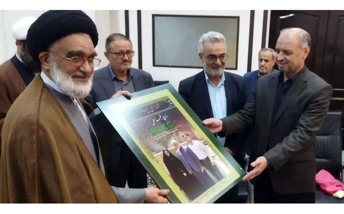 مدال المپیاد شهید هواپیمای اوکراینی  به حرم حضرت معصومه(س) اهدا شد