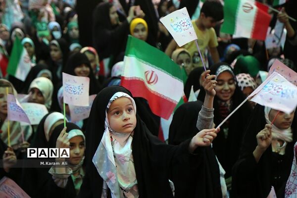 همایش بزرگ دختران قم در حرم بهترین دختر دنیا