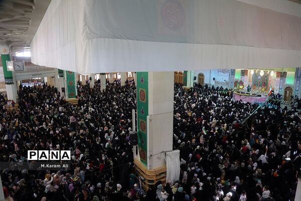 همایش بزرگ دختران قم در حرم بهترین دختر دنیا