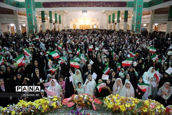 همایش بزرگ دختران قم در حرم بهترین دختر دنیا