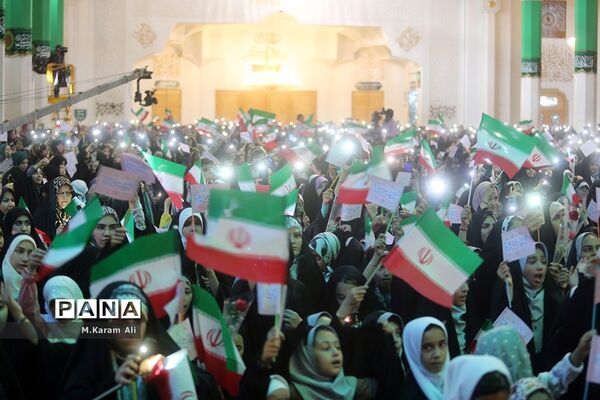 همایش بزرگ دختران قم در حرم بهترین دختر دنیا