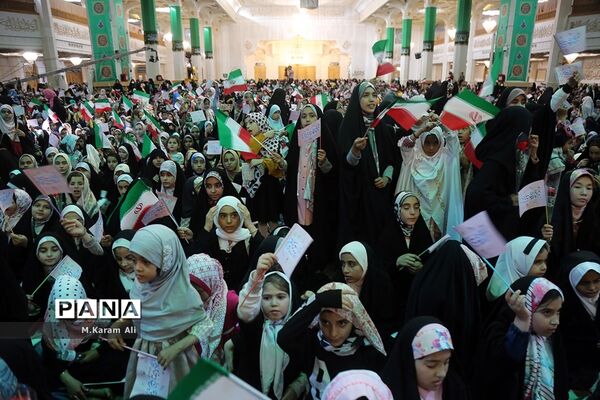 همایش بزرگ دختران قم در حرم بهترین دختر دنیا