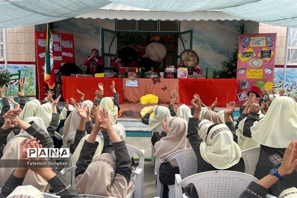 مراسم تقدیر از افتخا‌رآفرینان دبستان شاهد معمار