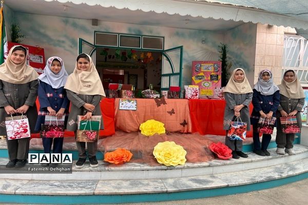 مراسم تقدیر از افتخا‌رآفرینان دبستان شاهد معمار