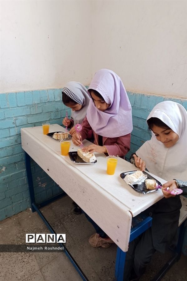 جشن الفبا کلاس اولی‌ها در دبستان سعیدی