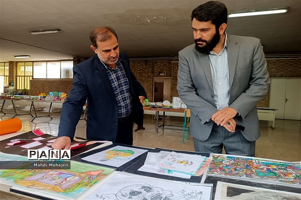نمایشگاه آثار دانش‌آموزان با موضوع بهداشت و محیط زیست
