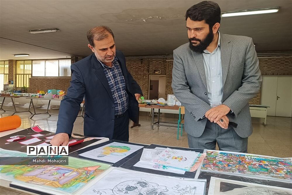 نمایشگاه آثار دانش‌آموزان با موضوع بهداشت و محیط زیست
